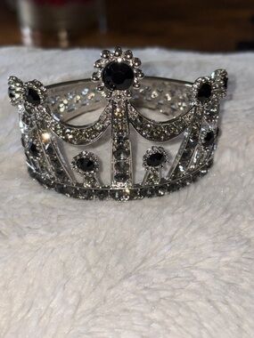 Crown-Shaped Silver Rhinestone Bracelet with Black Stones ~NEW